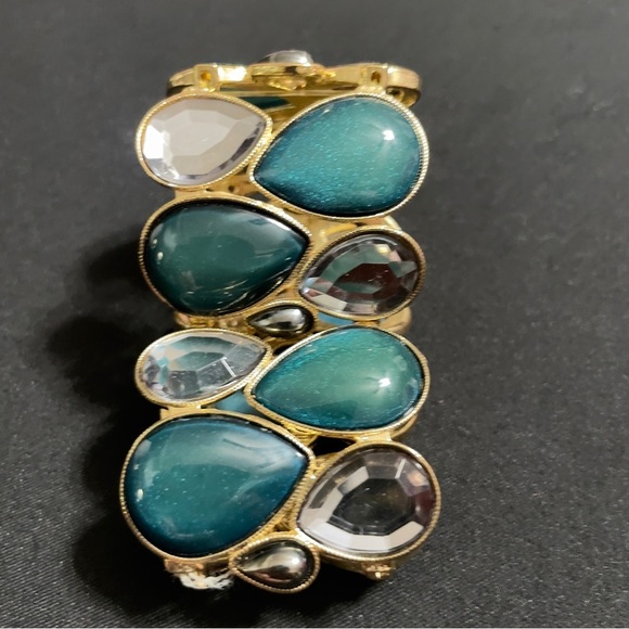 NY & Company Statement Bracelet - Gold Tone Teardrop Gems Green & Clear
Stretch - Picture 6 of 8